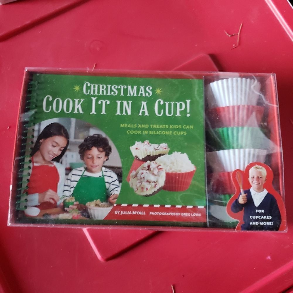 Christmas cook it in a cup bake set New in box